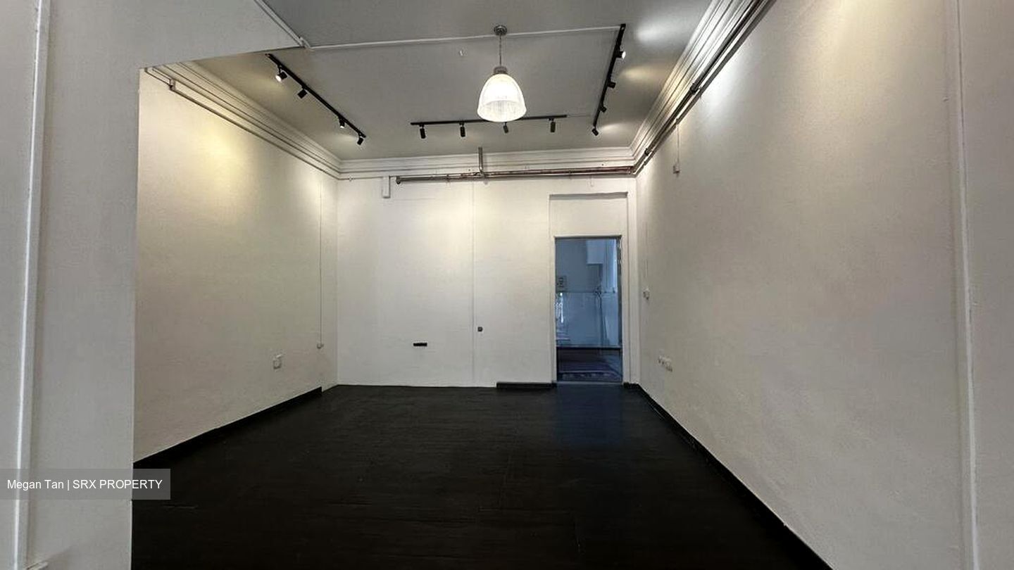 Hoa Nam Building (D8), Retail #528796981